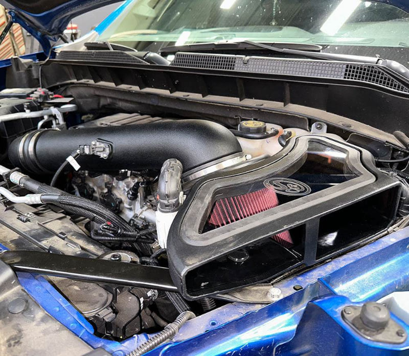 Car engine with an SB Filters Cold Air Intake for 2019-2025 Chevrolet Silverado 1500 / GMC Sierra 1500 2.7L